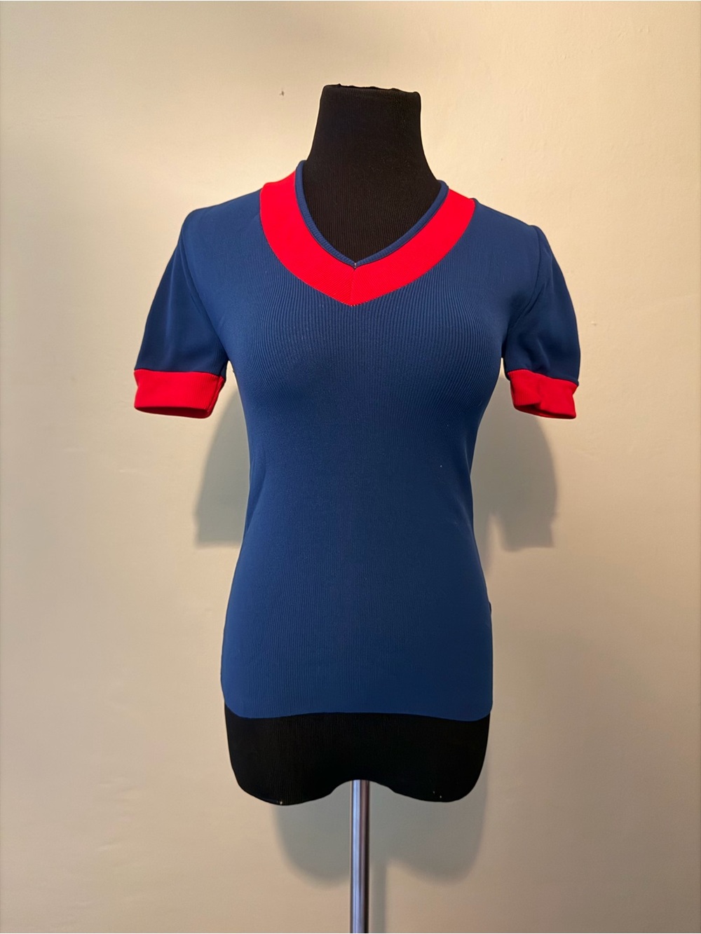 Vintage 1970s Women’s Blue Short Sleeve V-Neck Top with Red Trim